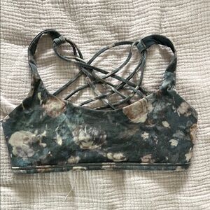 Lululemon free to be bra